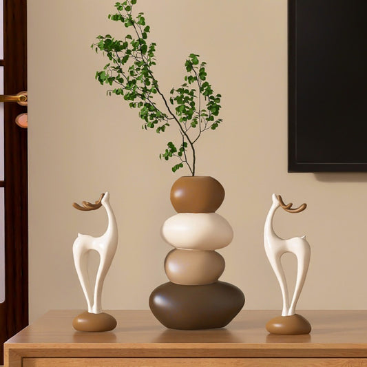 A Decorative Vase Featuring a Deer, Perfect for Enhancing The Ambiance of Your Living Room Or Dining Area, Ideal As a Housewarming Gift for Friends